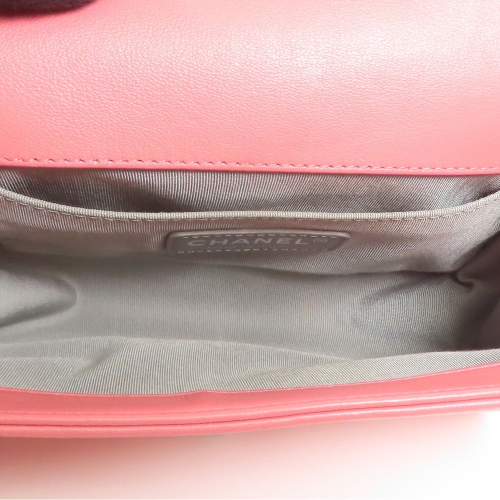 ✨🛍️ Chanel Pink Lambskin Leather Chevron Quilted Boy Bag Small - Picture 4 of 7